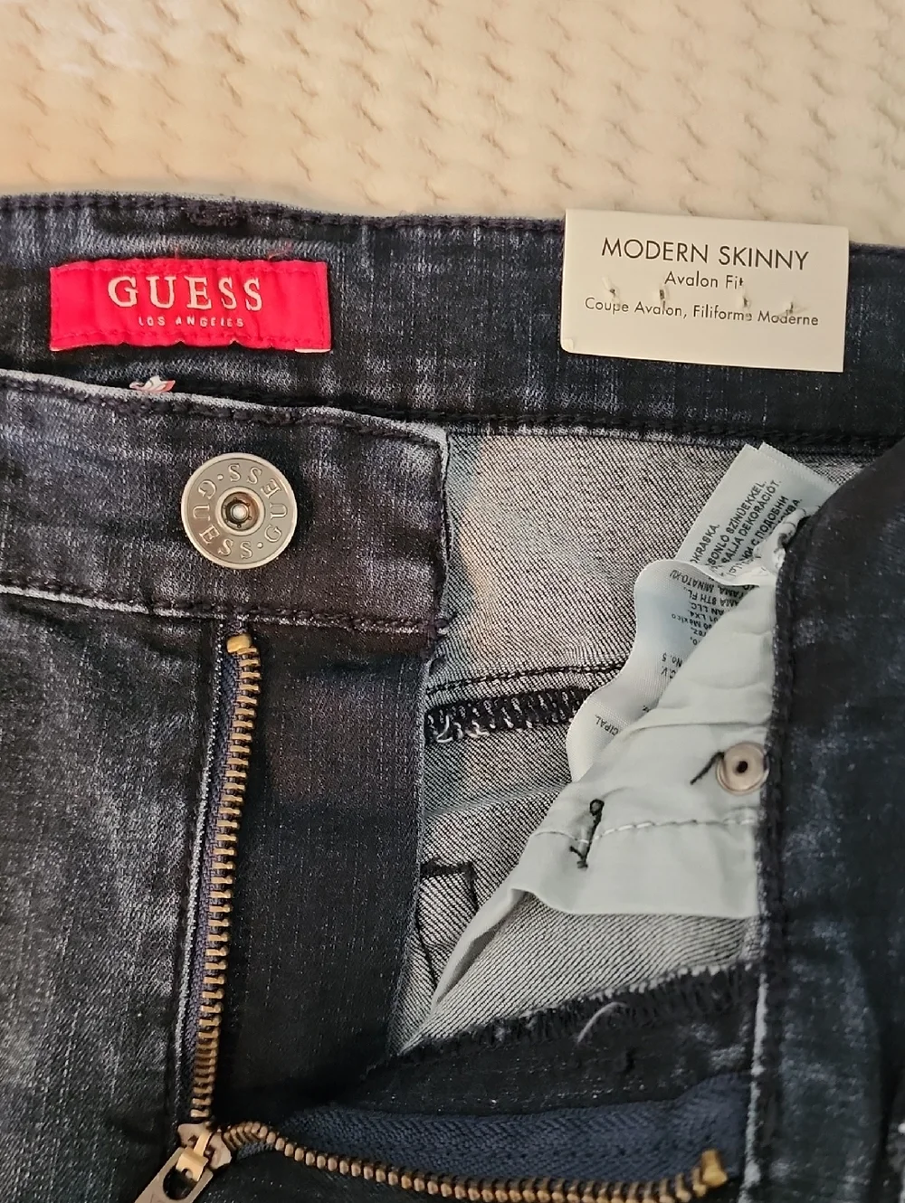 Guess Modern Skinny Avalon Fit  Dark Wash Brand New
